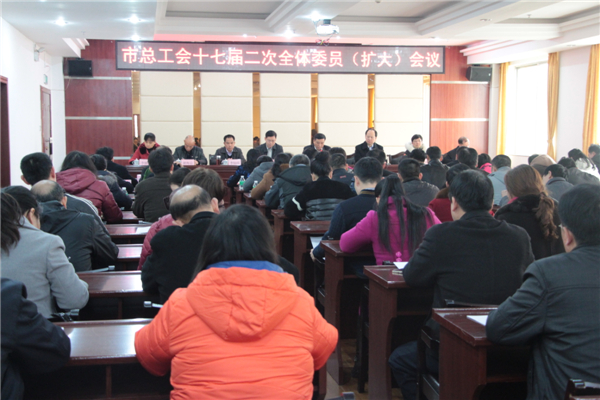 3月11日，梧州市總工會召開十七屆二次全委會（擴(kuò)大）會議，市委副書記蔣海東發(fā)表講話，市總工會黨組書記、常務(wù)副主席朱明勝作