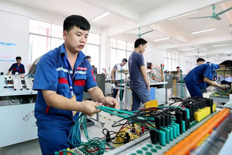 各路精英快來組隊(duì)！全區(qū)2022年職工職業(yè)技能大賽等你來戰(zhàn)