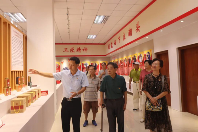 退休不褪色，丹心永向黨丨市總工會退休黨支部開展主題黨日活動
