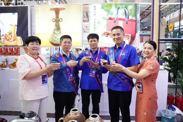 梧茶飄香展魅力，技能創(chuàng)新眾人捧丨梧州六堡茶亮相第二屆大國工匠創(chuàng)新交流大會