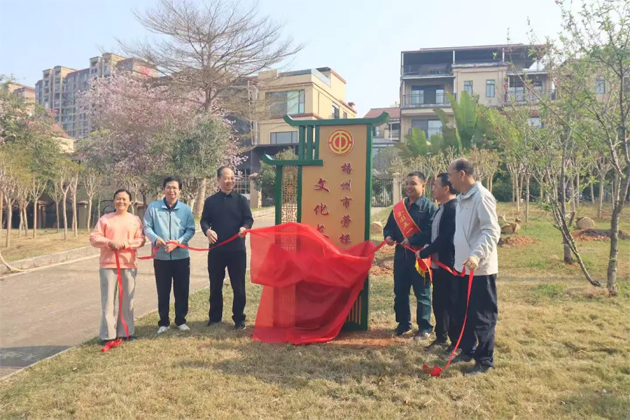 勞模工匠添新綠 春風(fēng)化雨育匠心丨市總工會舉行勞模工匠文化長廊揭牌儀式暨義務(wù)植樹活動(dòng)