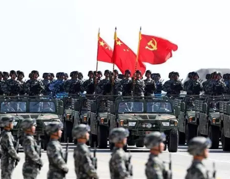 今天八一，致敬中國軍人！